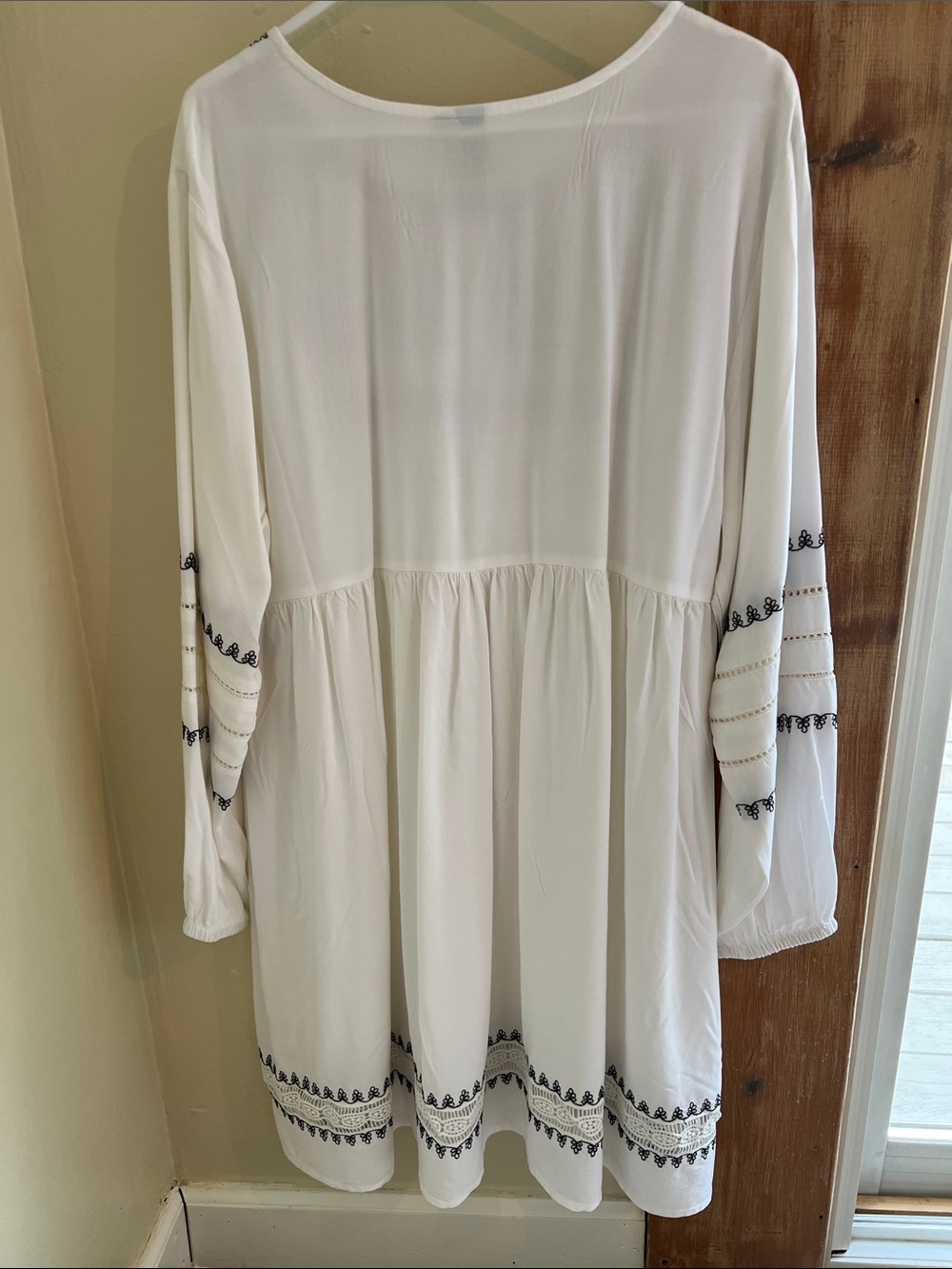 Embroidered White Midi Dress with Black Trim - Picture 5 of 13